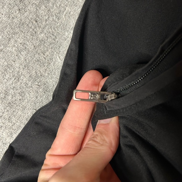 LULULEMON MENS JOGGERS. Size L - Picture 6 of 6